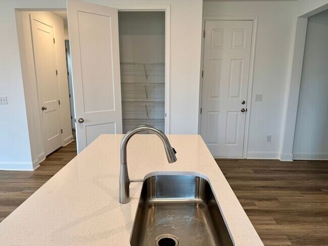 Building Photo - MOVE IN SPECIAL-3 bedroom with study/flex/office/keeping room