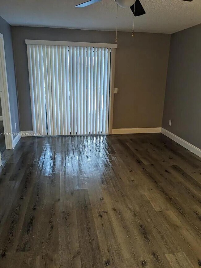 Building Photo - 617 Ixoria Ave