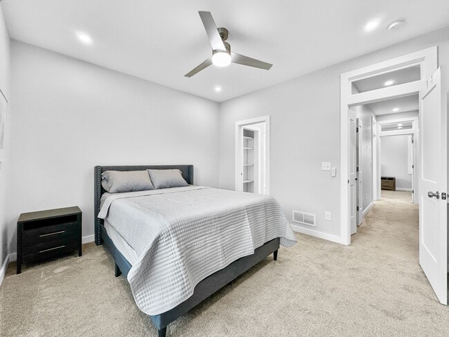 Building Photo - Newly Renovated 2 Bed, 2.5 Bath Furnished Home in Columbus