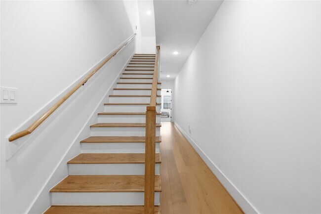 Building Photo - 2108 Beall St