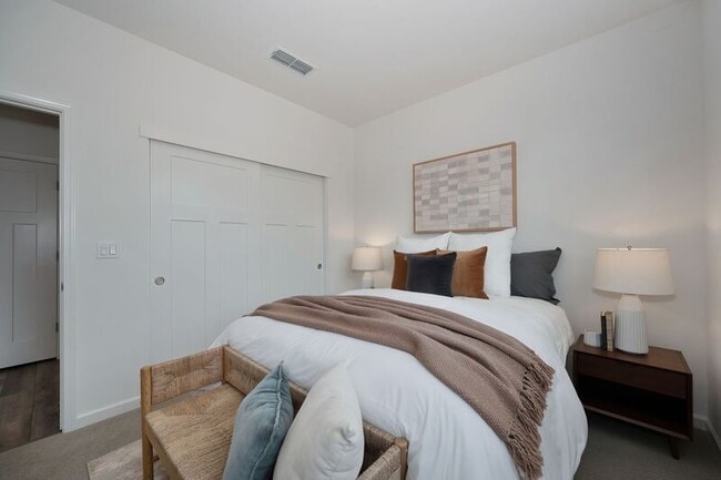 Building Photo - 1588 Parkside Way