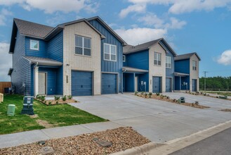 Building Photo - 8420 Adelaide Dr