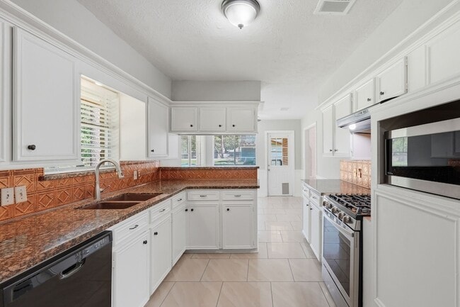 Building Photo - 25611 Timberlane Dr