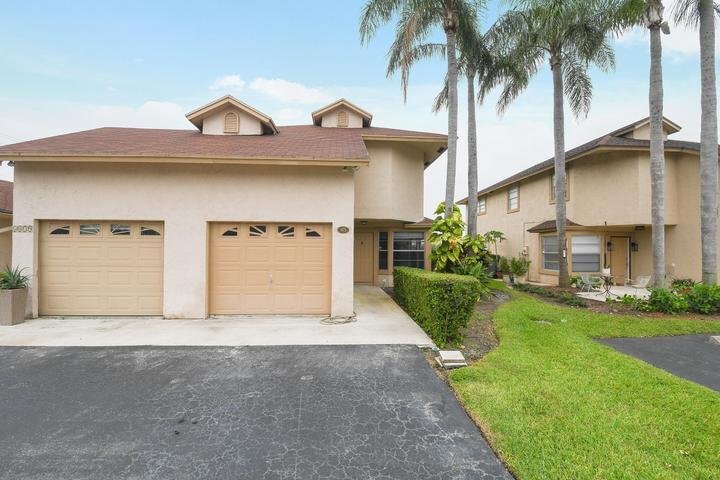 Building Photo - 1475 Lake Mango Way