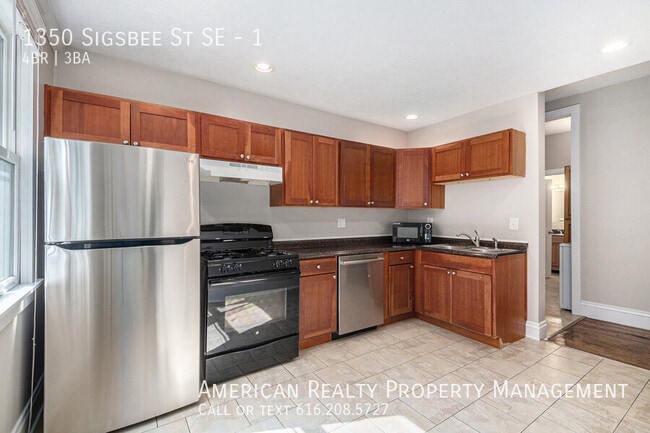 Building Photo - 1350 Sigsbee St SE