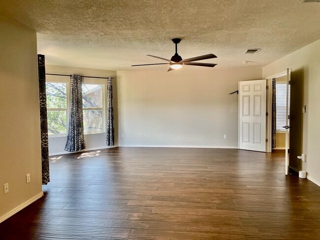 Building Photo - 12408 Mangas Trail NE