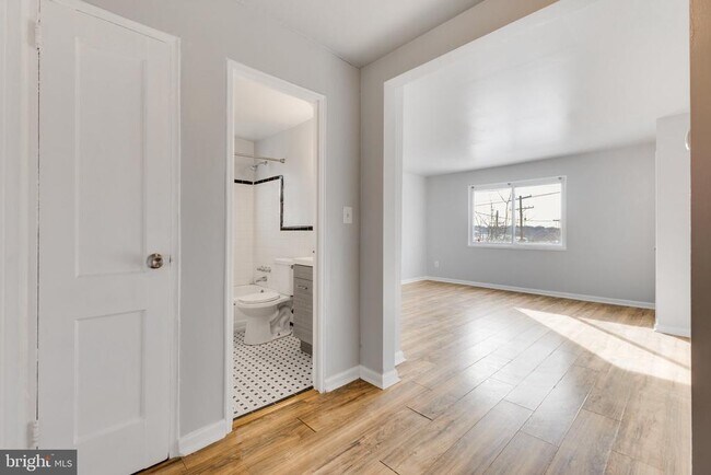 Building Photo - 508 Brandywine St SE