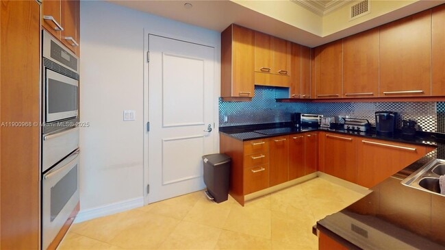 Building Photo - 3101 S Ocean Dr