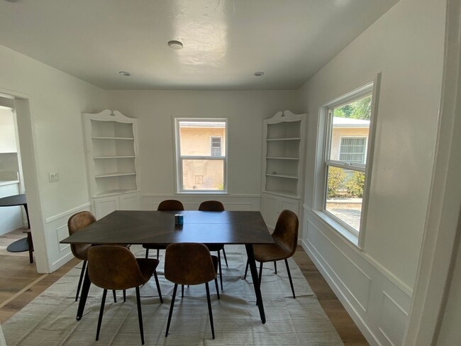 Building Photo - UNFURNISHED- 3B2B House in Toluca Lake/NoHo