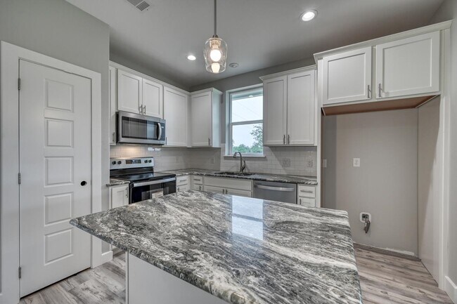 Building Photo - 1915 Willow