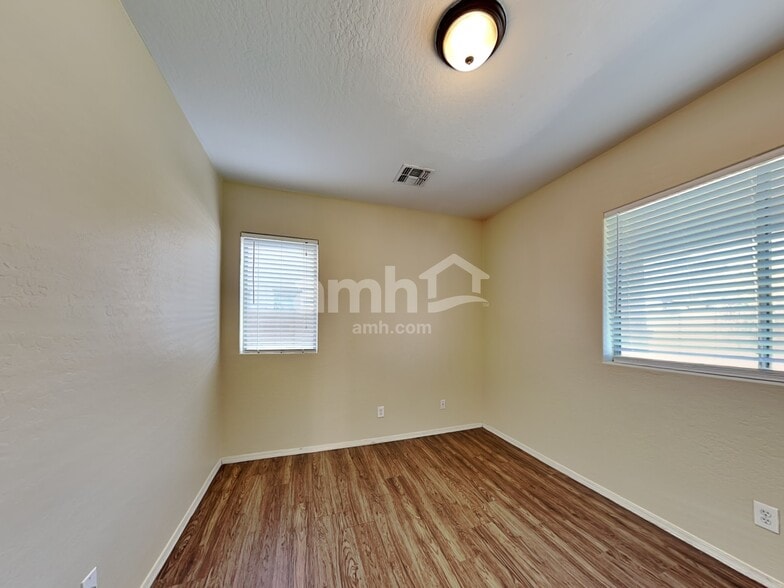 Building Photo - 8220 W Forest Grove Ave