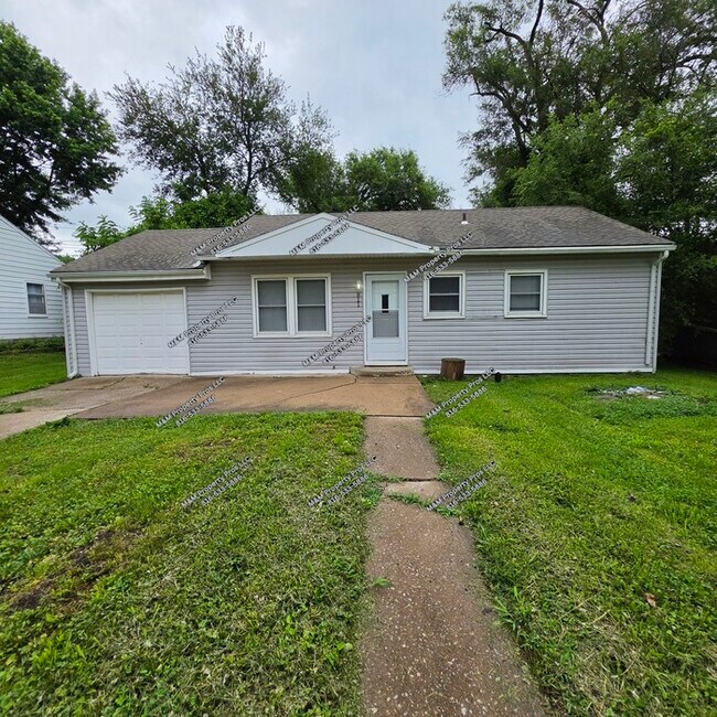 Building Photo - Beautiful 3 bedrooms and 1 bath home located on N 82nd St in Kansas City, KS