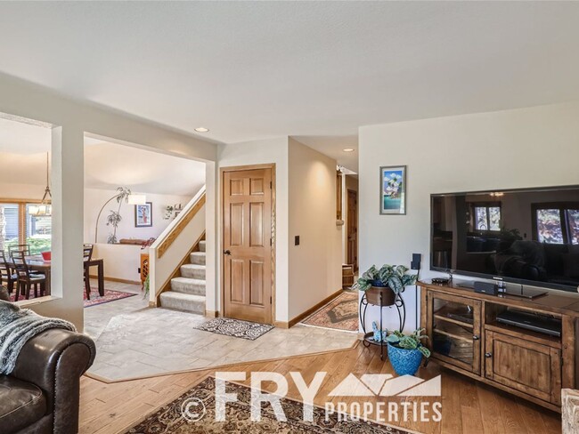 Building Photo - Luxury Rental in Beautiful Colorado Foothills