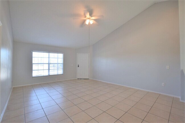 Building Photo - Upgraded 2 Bed 2 Bath Condo for Rent in Wi...