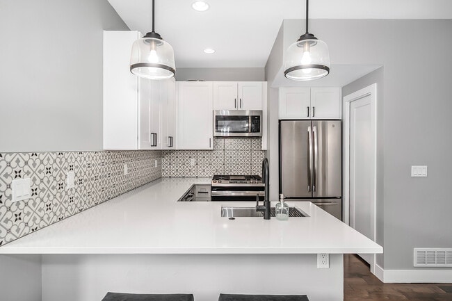 Kitchen - 2185 S Cherokee St