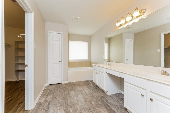 Building Photo - 9957 Yearling Pl