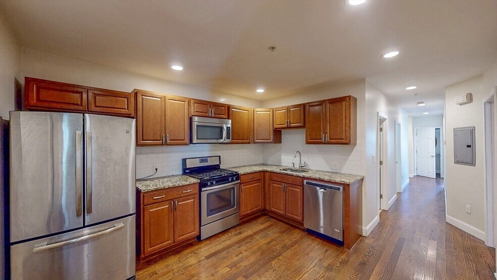 Primary Photo - 180 Dorchester St