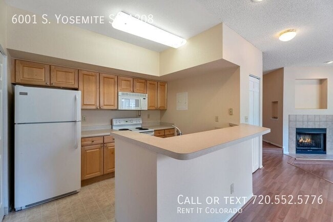 Building Photo - 6001 S Yosemite St