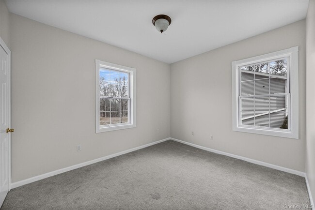 Building Photo - 18-18 Willow Way