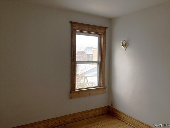 Building Photo - 47 Bridgeman St