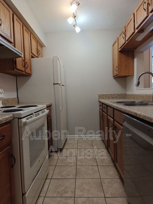 Building Photo - 208 W Buena Vista Ave