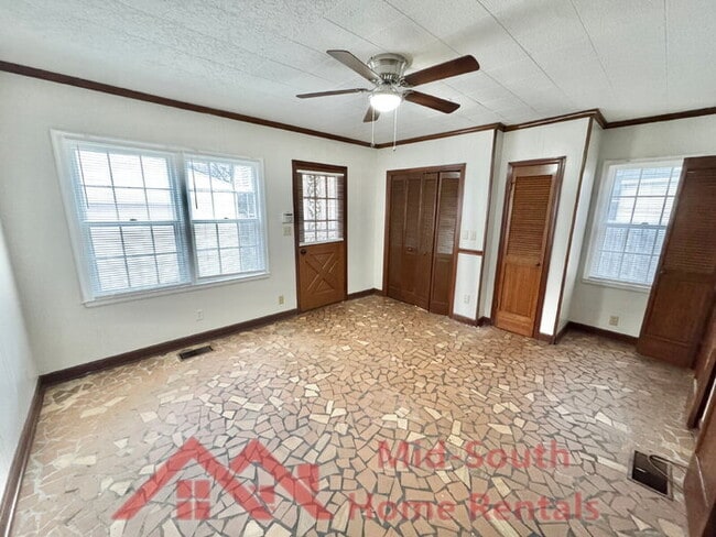 Building Photo - 135 S Greer St