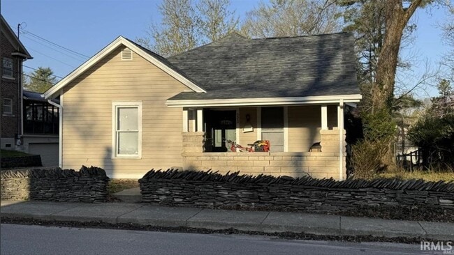 Building Photo - 520 S Eagleson Ave