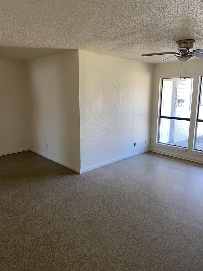 Building Photo - 1804 Alamo Ave