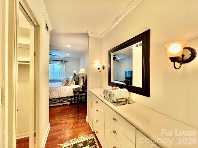 Building Photo - 1323 Queens Rd