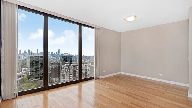 Building Photo - 2500 N Lakeview Ave