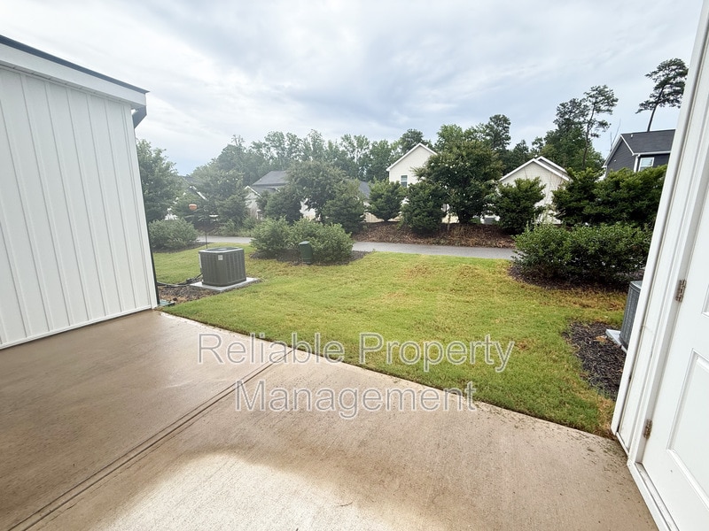 Building Photo - 14 S Laird Dr