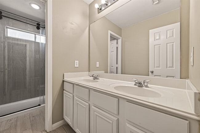 Building Photo - 17250 Cricketbriar Ct