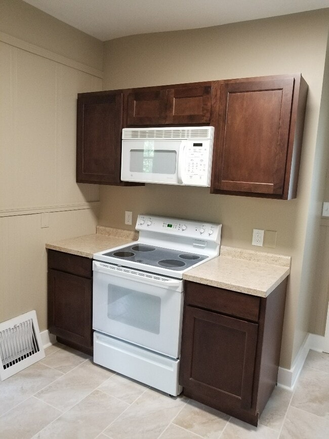 Building Photo - 2 Bed/1 Bath