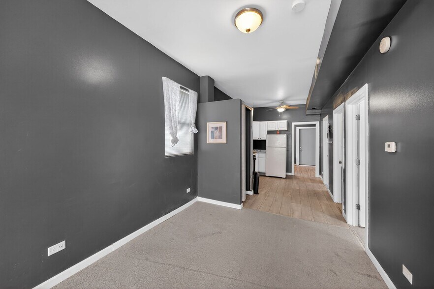 Building Photo - 1144 W 68th St