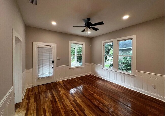 Building Photo - 209 S Fulton St