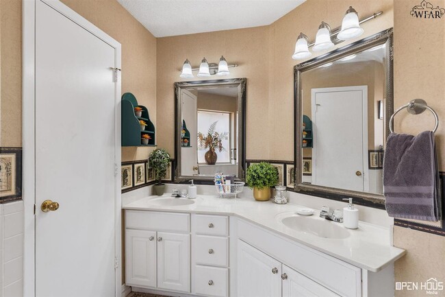 Building Photo - 5411 Forest Cove Dr