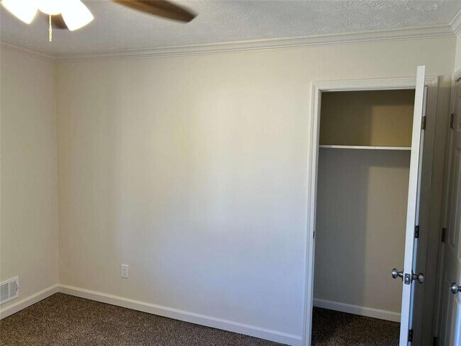 Building Photo - 4642 Elmherst Dr