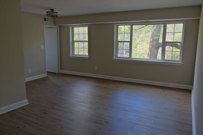 Building Photo - Beautiful corner unit in a secure, all-brick, pet-friendly building