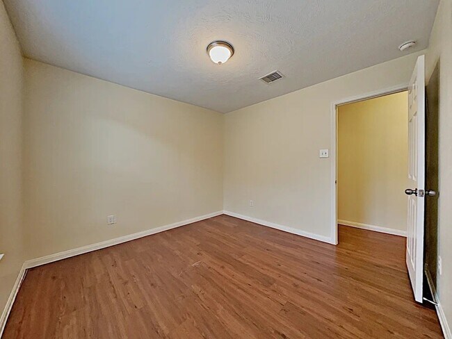 Building Photo - 4026 Hawthorn Glen Ct