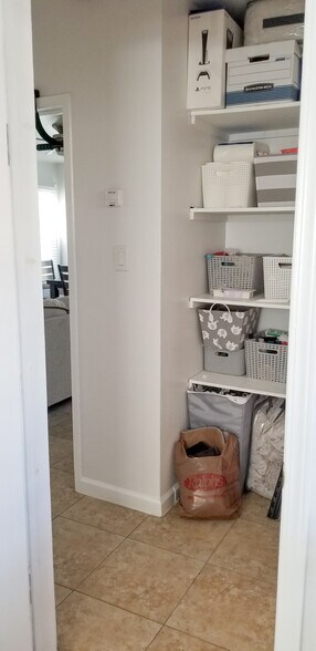 Hallway Storage - 2823 W Vernon Ave