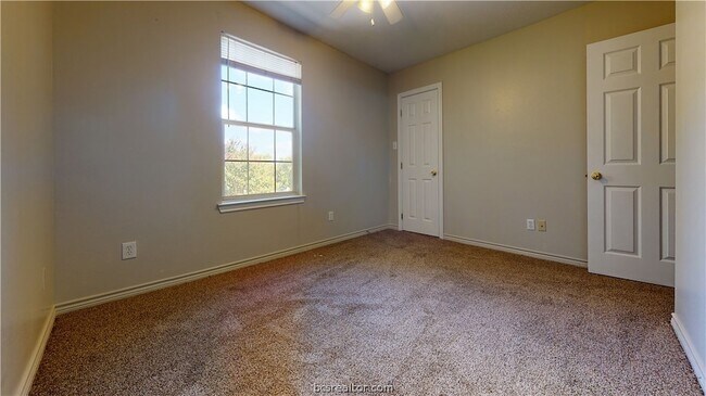 Building Photo - 306 Cherry St