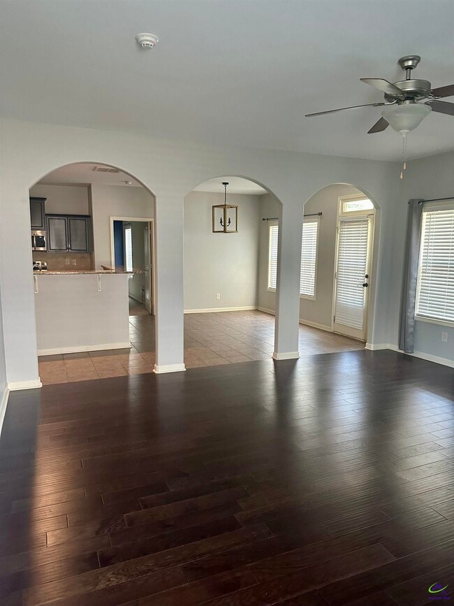 Building Photo - 121 Hawks Tail Dr