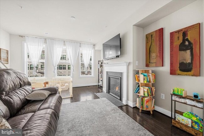 Building Photo - 12611 Macaulay St