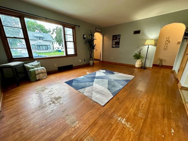 Primary Photo - 3bed, 1 bath home for rent in Waterloo.