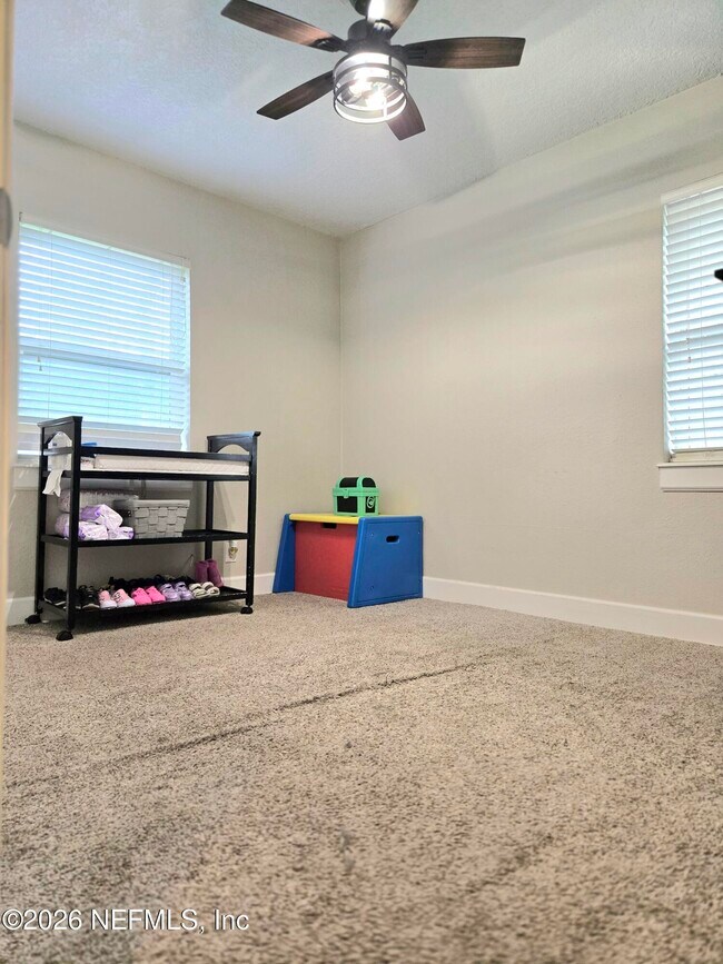 Building Photo - 615 Luna Ct
