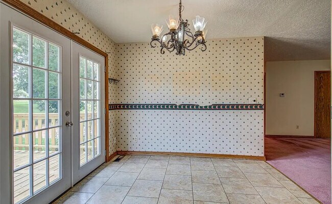 Building Photo - 610 N 6th Ave