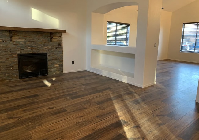 Building Photo - 309 Teal Ridge Hills Dr