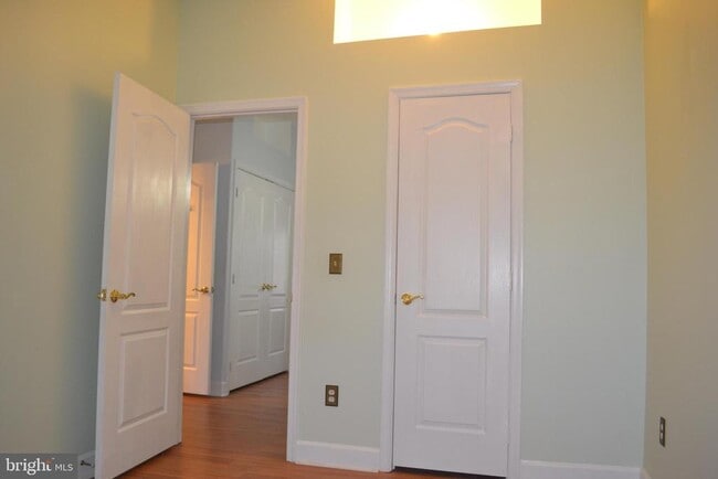 Building Photo - 3947 Valley Ridge Dr