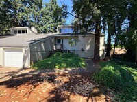 Building Photo - Two Bedroom Duplex in South Salem