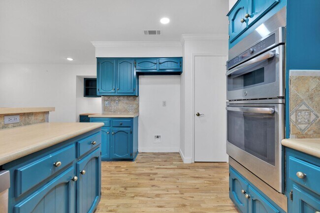 Building Photo - Charming 3/2 in Scenic Helotes, TX